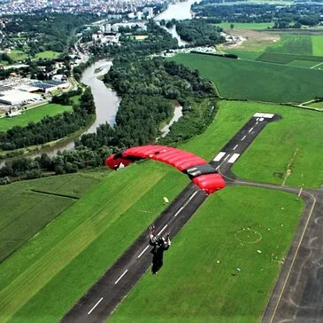 Saut en Parachute Tandem près de Roanne