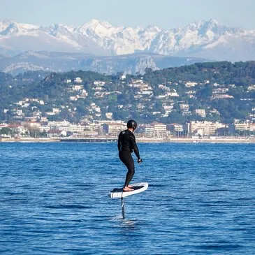 Initiation au Surf Electrique à Foil à Cannes