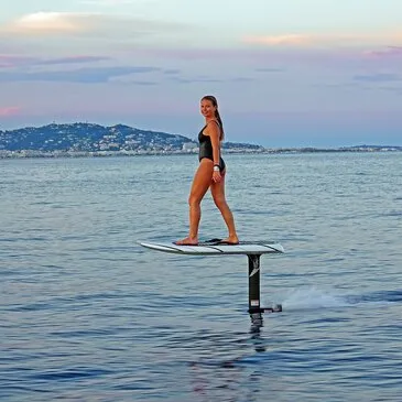 Initiation au Surf Electrique à Foil à Cannes