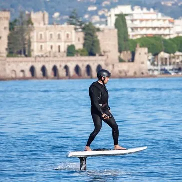 Initiation au Surf Electrique à Foil à Cannes