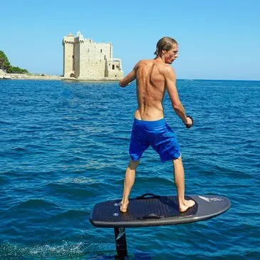 Initiation au Surf Electrique à Foil à Cannes