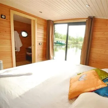 Nuit en Cabane Flottante au cœur du Bourbonnais