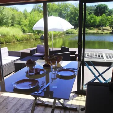Nuit en Cabane Flottante dans le Limousin