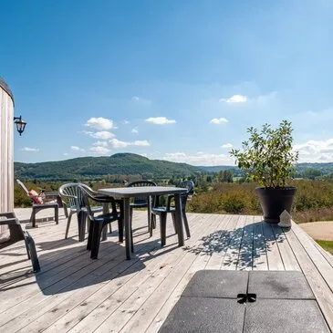 Nuit Insolite en Cabane avec Jacuzzi près de Sarlat