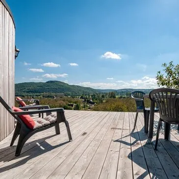 Nuit Insolite en Cabane avec Jacuzzi près de Sarlat