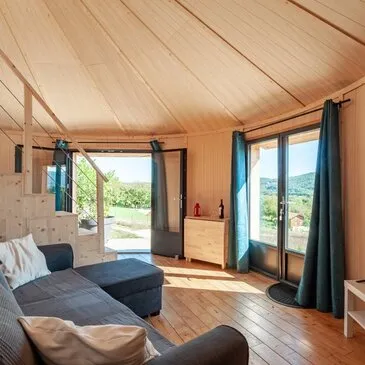 Nuit Insolite en Cabane avec Jacuzzi près de Sarlat