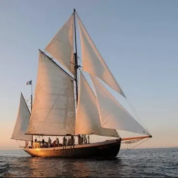 Coucher de Soleil en Yawl dans le Golfe du Morbihan