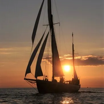 Coucher de Soleil en Yawl dans le Golfe du Morbihan