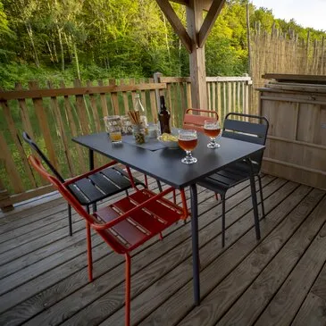 Cabane sur l'eau avec Spa près de Dijon