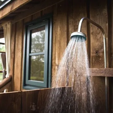 Cabane Luxe sur l'eau avec Jacuzzi privatif près d'Auch