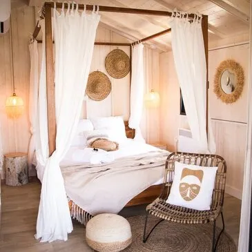 Cabane Luxe sur l'eau avec Jacuzzi privatif près d'Auch