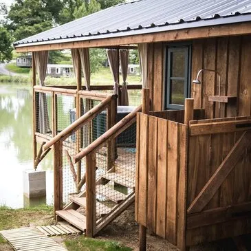 Cabane Luxe sur l'eau avec Jacuzzi privatif près d'Auch