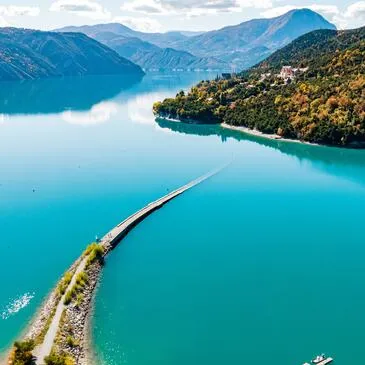 Nuit en Cabane sur l’Eau au Lac de Serre-Ponçon