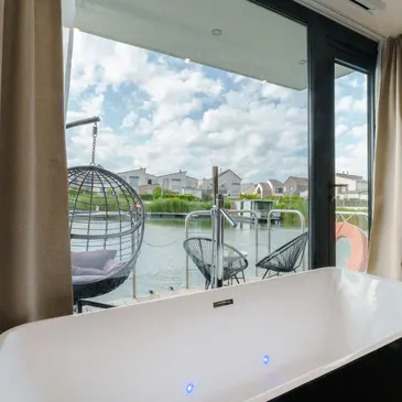 Nuit Insolite en House Boat à L'Isle-Adam