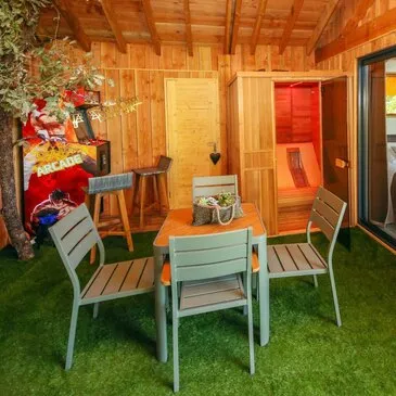 Cabane dans les Arbres avec Spa près d'Albi