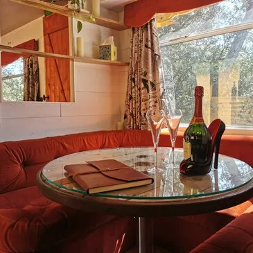 Nuit en Roulotte avec Jacuzzi privatif près d'Aix-en-Provence