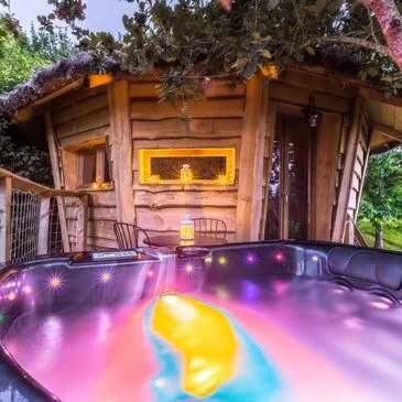 Cabane dans les Arbres avec Spa près d'Auch