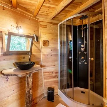 Cabane dans les Arbres avec Spa près d'Auch