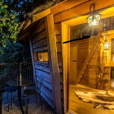 Cabane dans les Arbres avec Spa près d'Auch