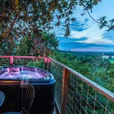 Cabane dans les Arbres avec Spa près d'Auch