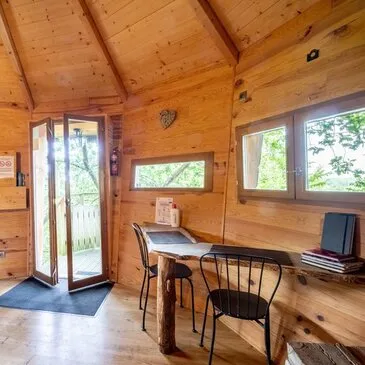Cabane dans les Arbres avec Spa près d'Auch