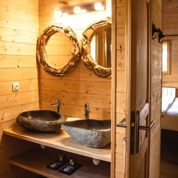 Cabane dans les Arbres avec Spa privatif près de Laval