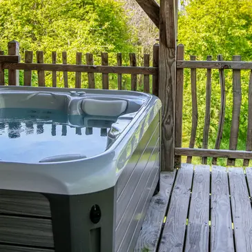 Cabane dans les Arbres avec Spa privatif près de Laval