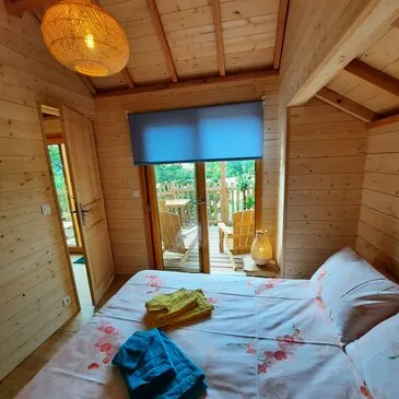 Nuit en Cabane dans les Arbres avec Spa près de Valence