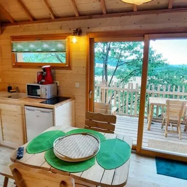 Nuit en Cabane dans les Arbres avec Spa près de Valence