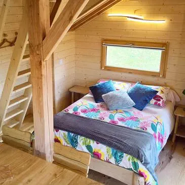 Nuit en Cabane dans les Arbres avec Spa près de Valence