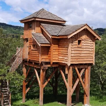 Nuit en Cabane dans les Arbres avec Spa près de Valence