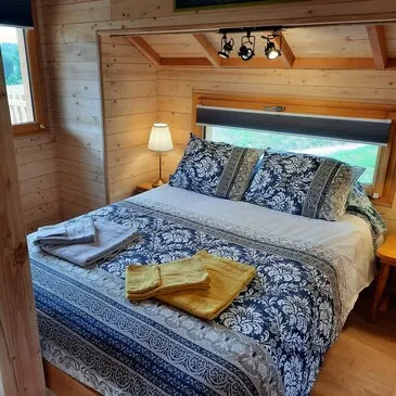 Nuit en Cabane dans les Arbres avec Spa près de Valence