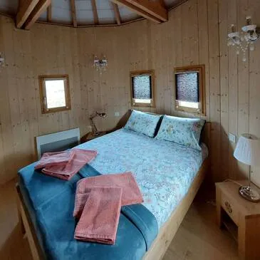 Nuit en Château dans les Arbres avec Spa près de Valence