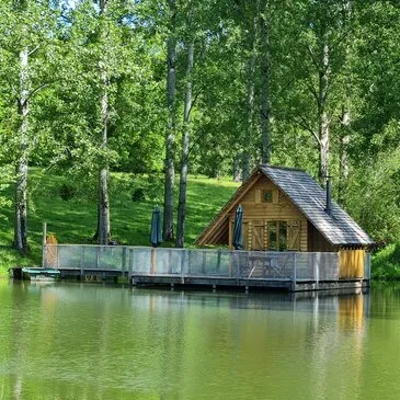 Nuit en Cabane sur L'Eau dans le Morvan