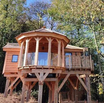 Nuit en Cabane Perchée avec Spa près de Loudéac