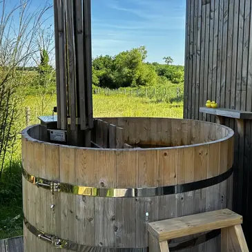 Nuit en Écolodge avec Bain Nordique Privatif près de Nantes