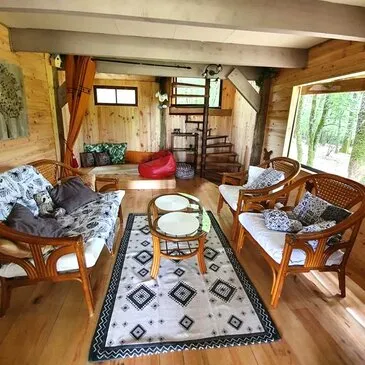 Nuit en Cabane dans les Arbres près de Tarbes