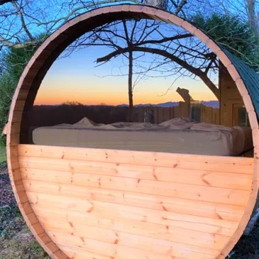 Nuit Insolite en Tonneau avec Spa Privatif près de Lourdes