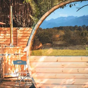 Nuit Insolite en Tonneau avec Spa Privatif près de Lourdes