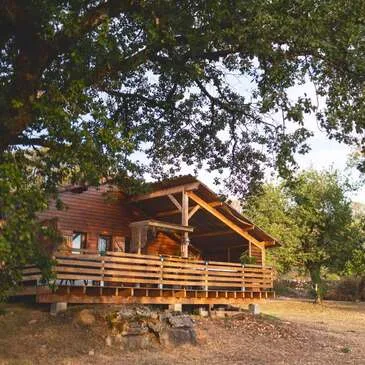 Nuit Insolite en Cabane avec Spa près de Rocamadour