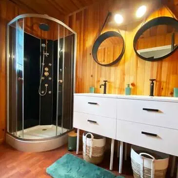 Nuit Insolite en Cabane avec Spa près de Rocamadour