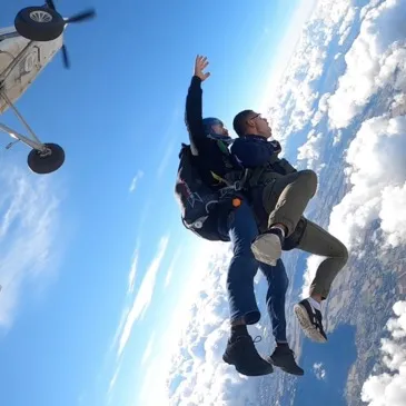 Saut en Parachute en Tandem à Pau