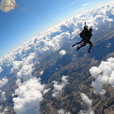 Saut en Parachute en Tandem à Pau