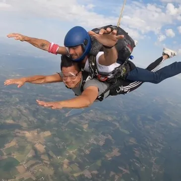 Saut en Parachute en Tandem à Pau