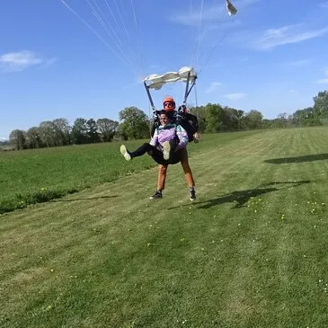 Saut en Parachute en Tandem à Pau