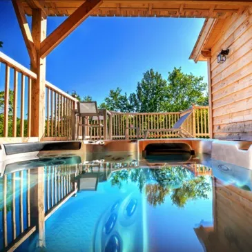 Cabane dans les Arbres avec Jacuzzi Privatif près de Montauban