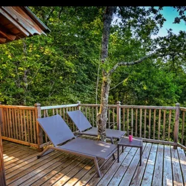 Cabane dans les Arbres avec Jacuzzi Privatif près de Montauban