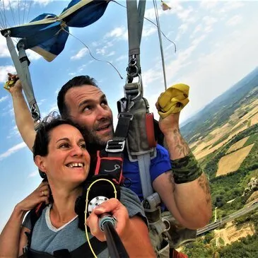 Saut en Parachute Tandem à Clermont-Ferrand