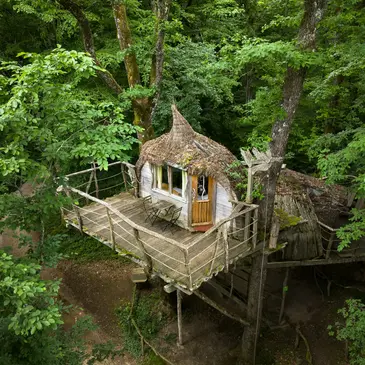 Cabane dans les Arbres près de Dole