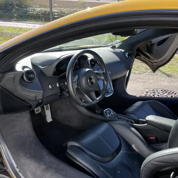 Pilotage pour Enfant en McLaren 540C près de Toulouse